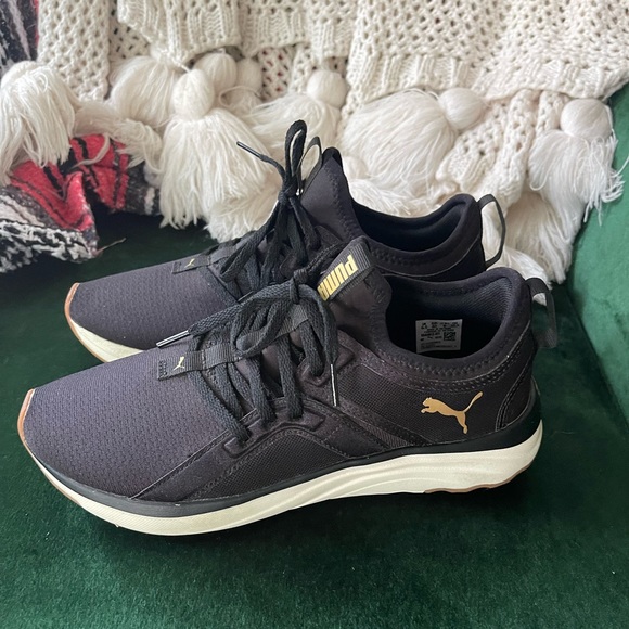 Womens pumas - Picture 5 of 5